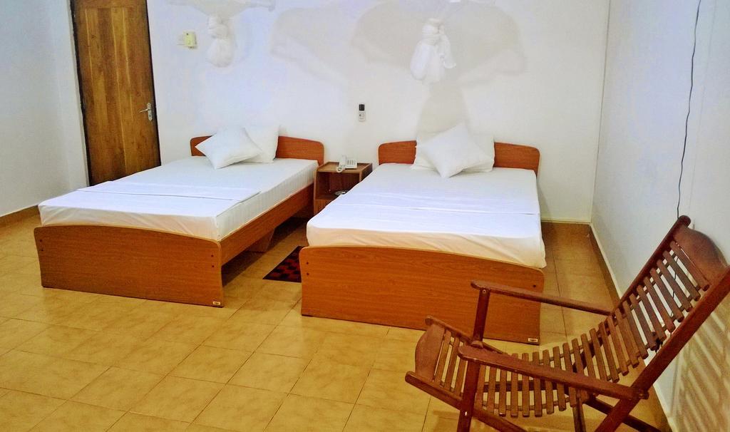 Saji-Sami Hotel Анурадхапура Екстериор снимка