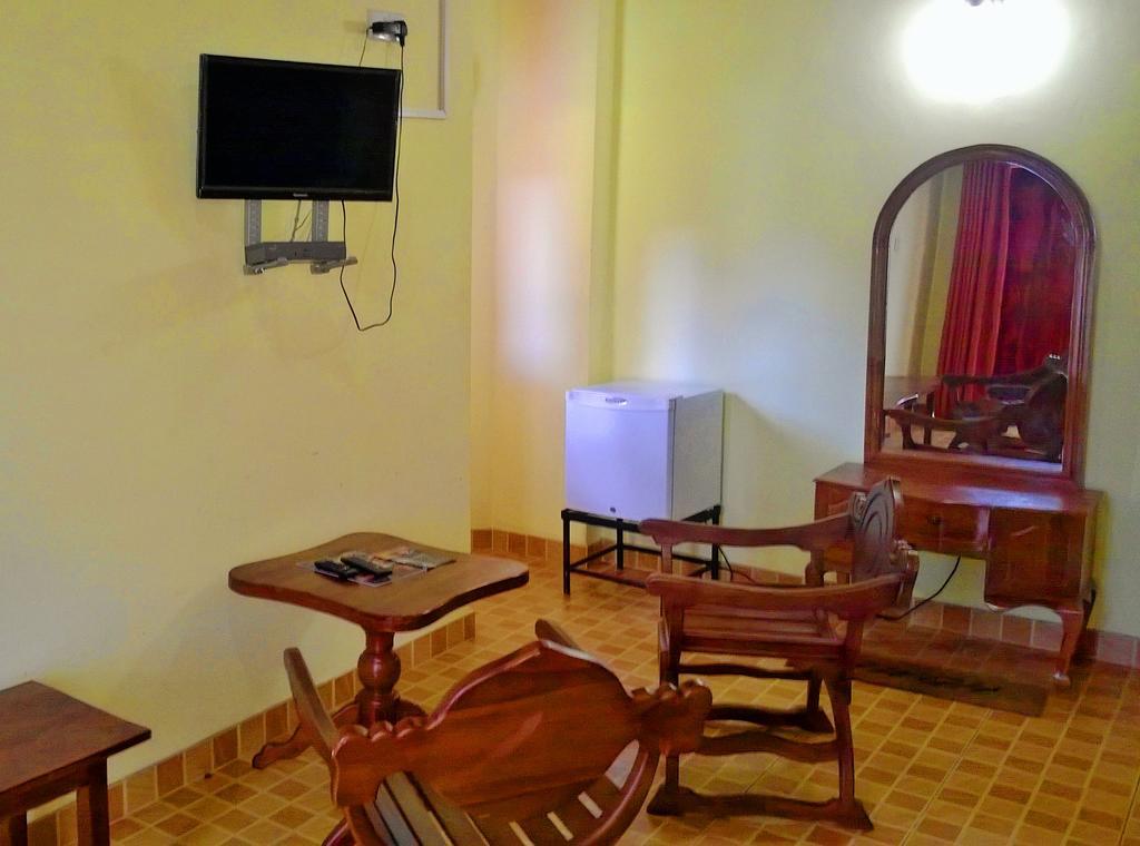 Saji-Sami Hotel Анурадхапура Екстериор снимка
