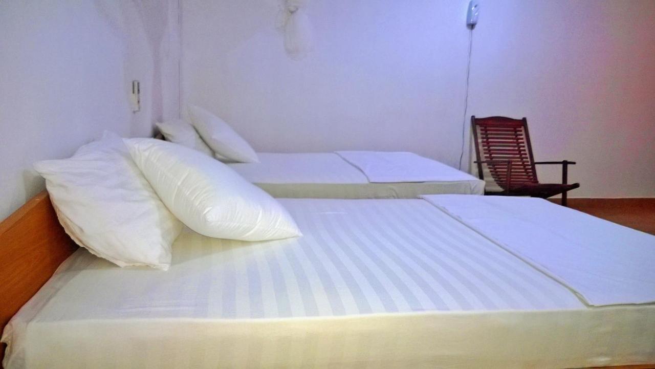 Saji-Sami Hotel Анурадхапура Екстериор снимка