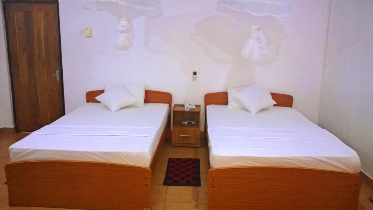 Saji-Sami Hotel Анурадхапура Екстериор снимка