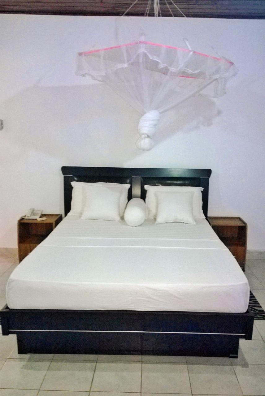 Saji-Sami Hotel Анурадхапура Екстериор снимка