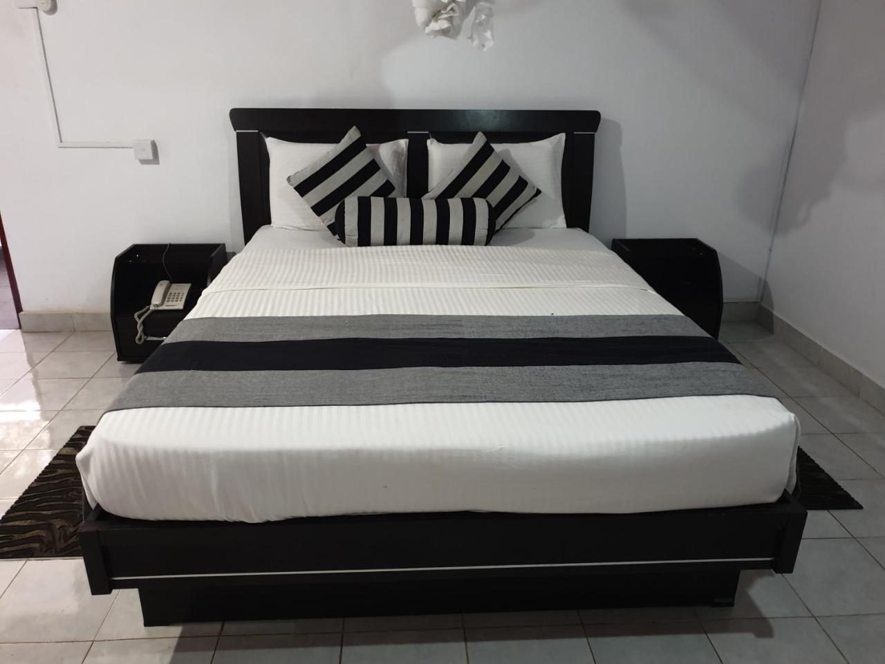 Saji-Sami Hotel Анурадхапура Екстериор снимка